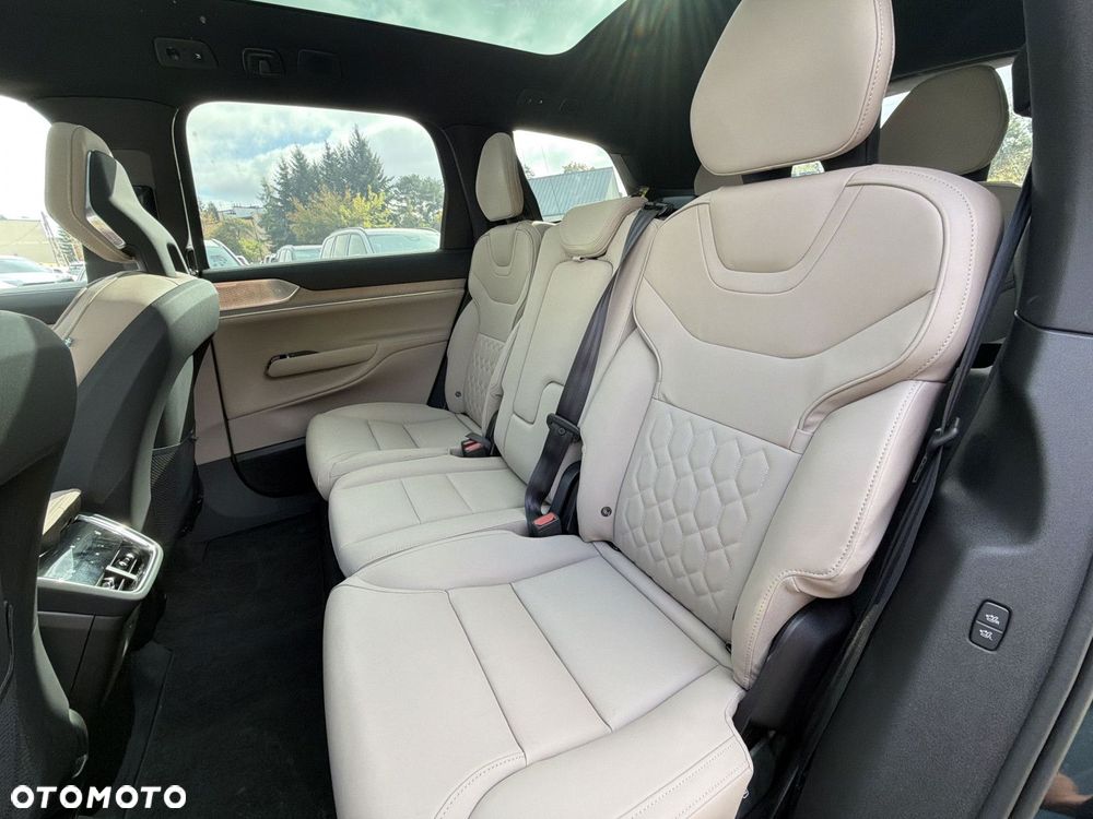 Volvo EX90 - 12