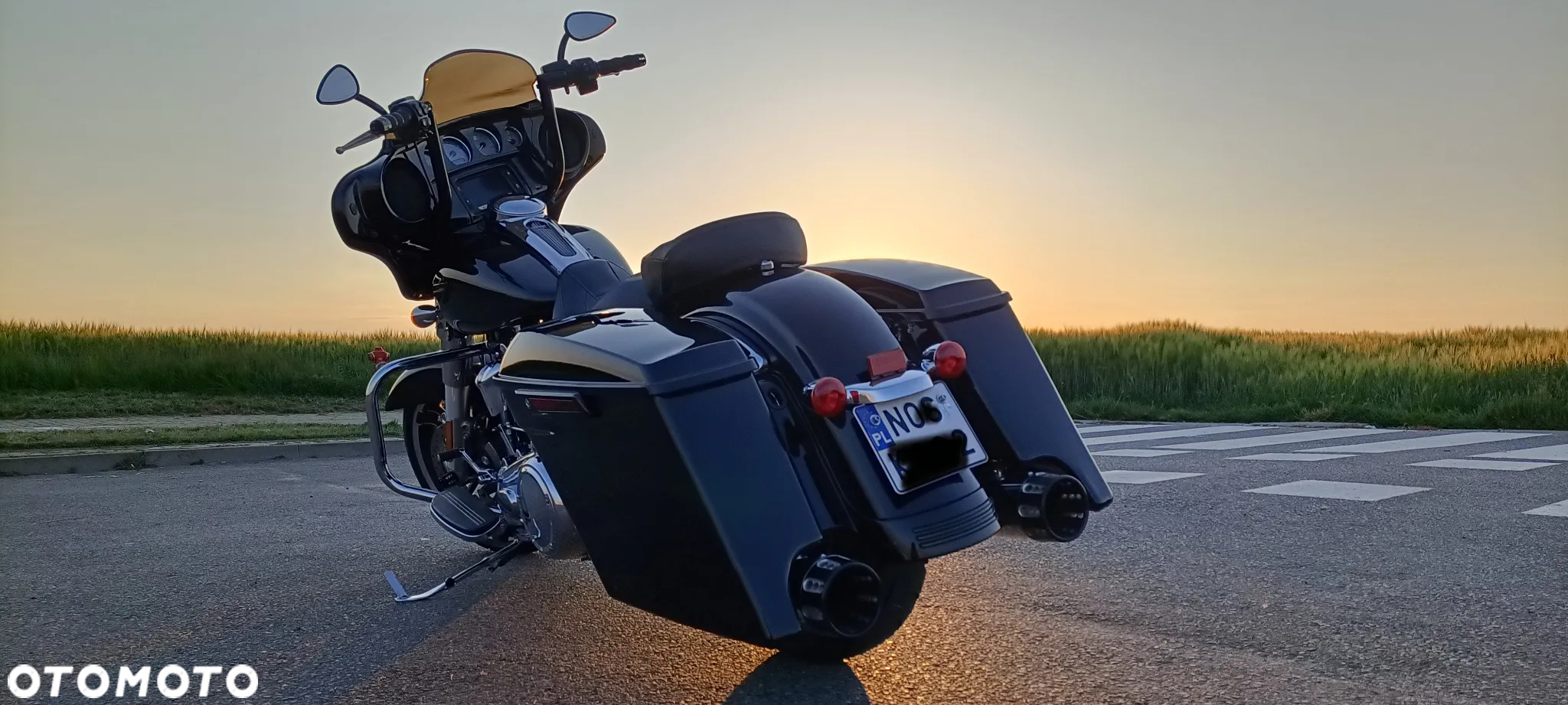 Harley-Davidson Touring Street Glide - 2
