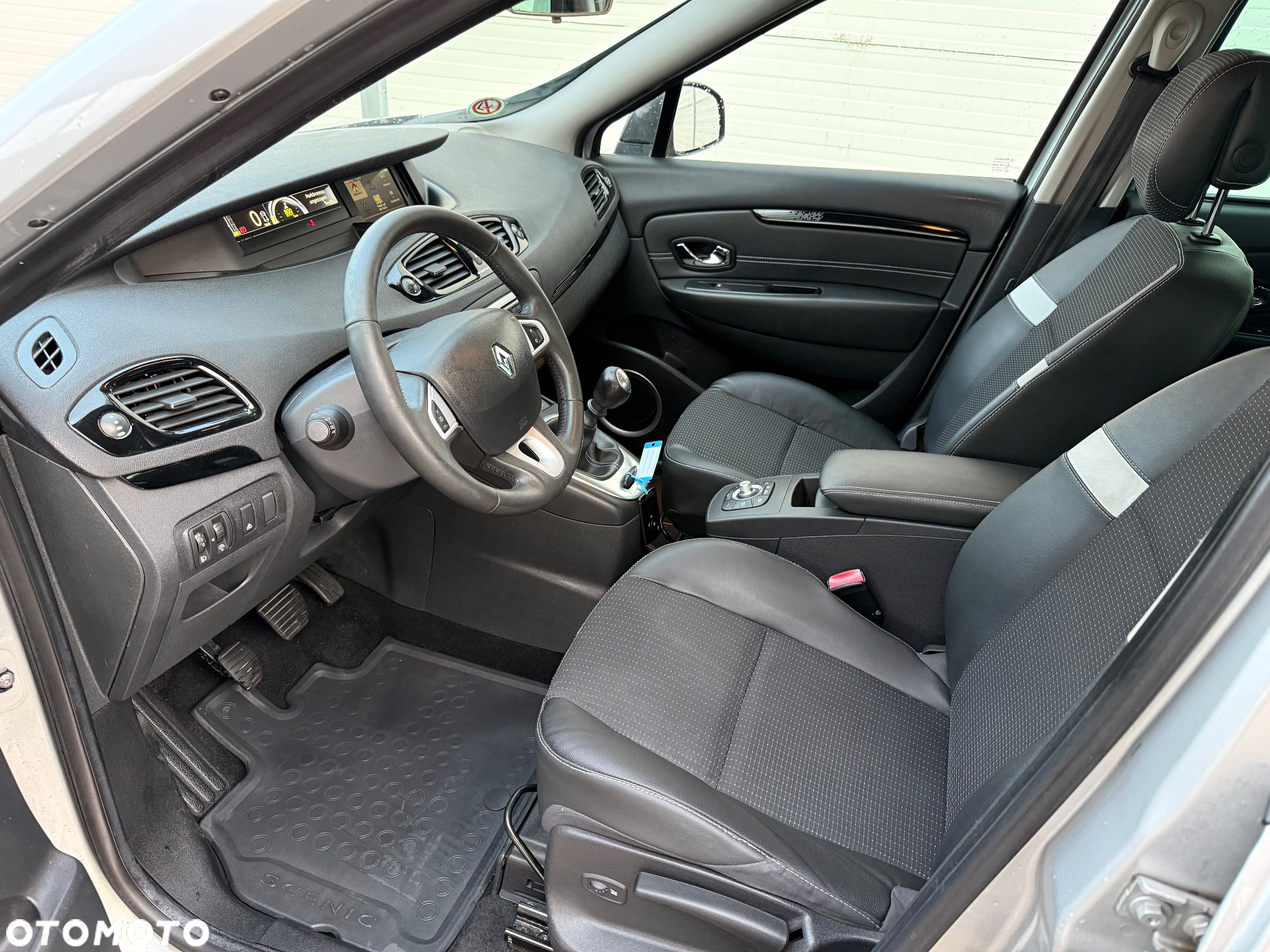 Renault Scenic 1.6 16V 110 Dynamique - 6
