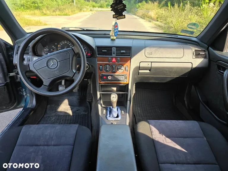 Mercedes-Benz Klasa C 180 Classic - 10