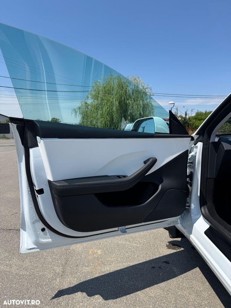 Tesla Model 3 - 6