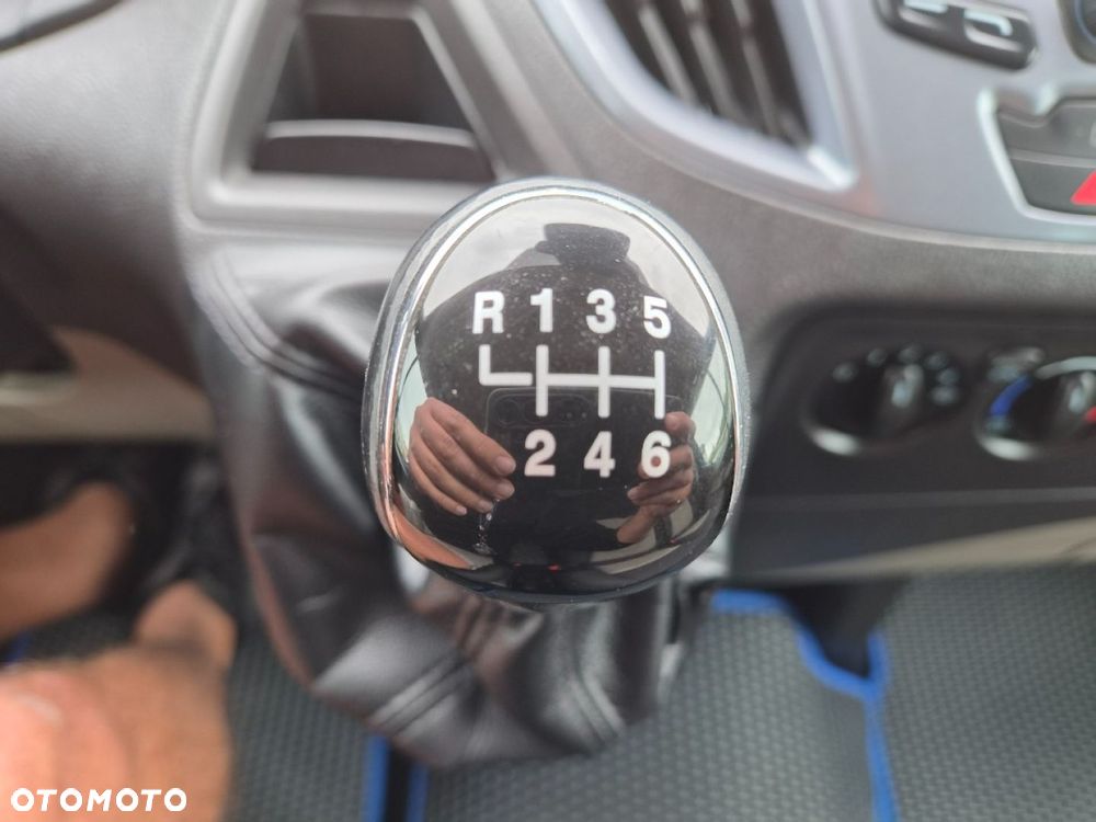 Ford Tourneo Custom - 18
