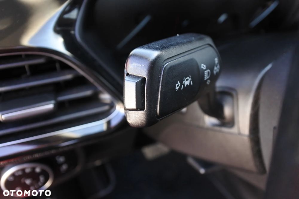 Ford Fiesta 1.0 EcoBoost S&S TITANIUM X - 23