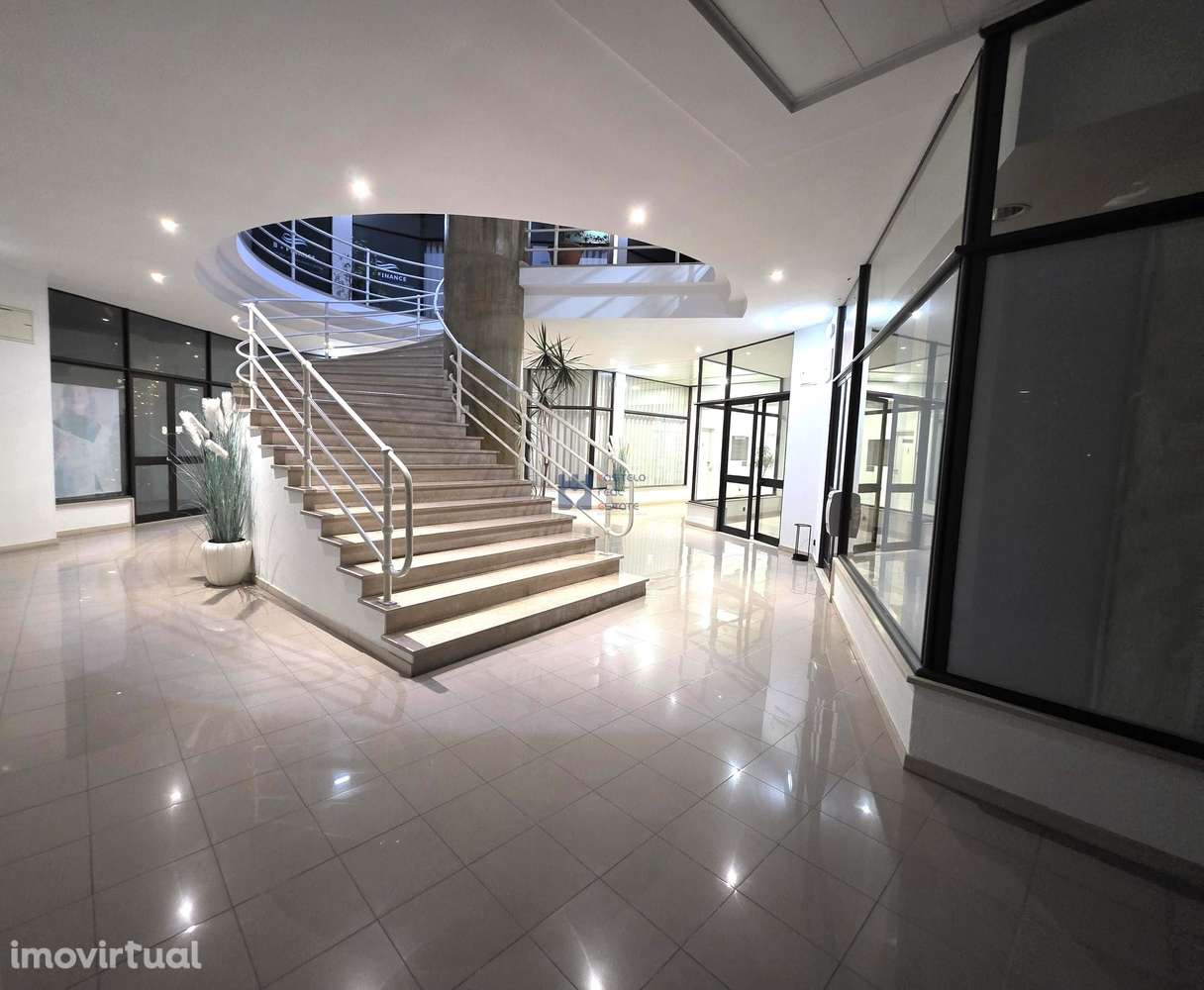 Duas lojas para comércio em Fátima. - Grande imagem: 3/17