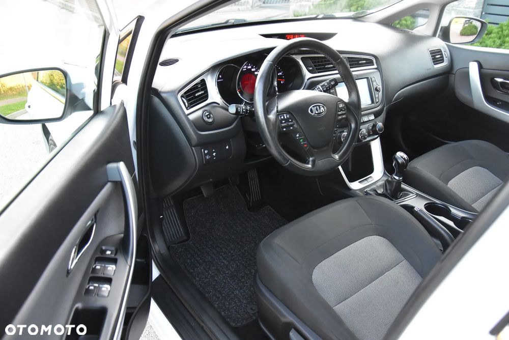 Kia Ceed 1.4 CVVT Dream-Team Edition - 22