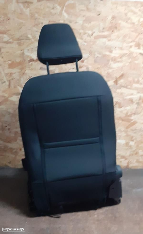 Banco Frente Direito Dacia Duster (Hm_) - 5