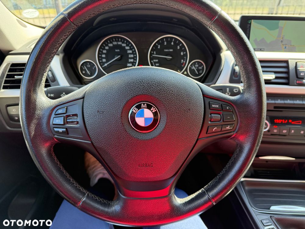 BMW Seria 3 320i - 13