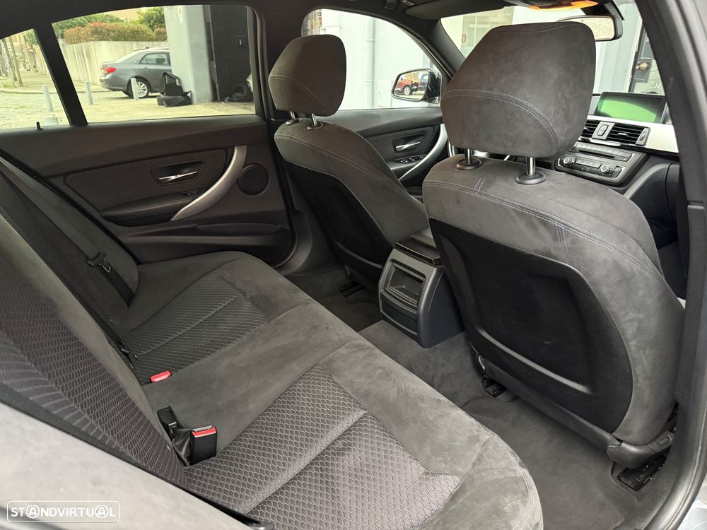 BMW 320 d Auto Pack M - 16