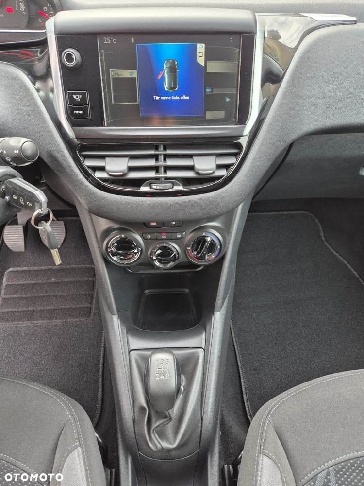 Peugeot 208 - 14