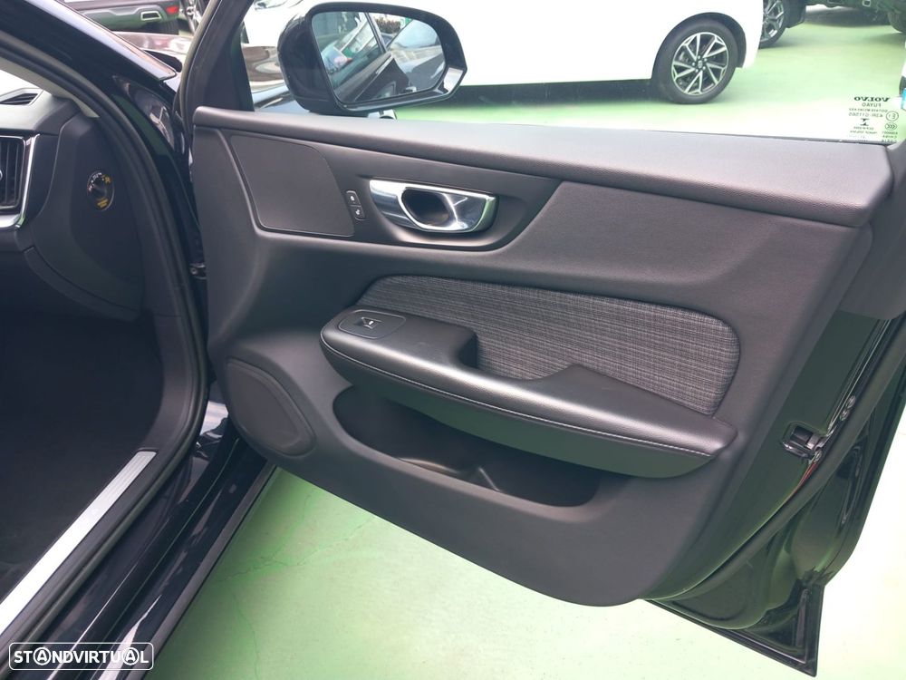 Volvo V60 2.0 D4 Momentum Geartronic - 9