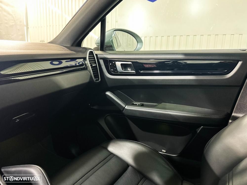 Porsche Cayenne Coupé E-Hybrid Platinum Edition - 58