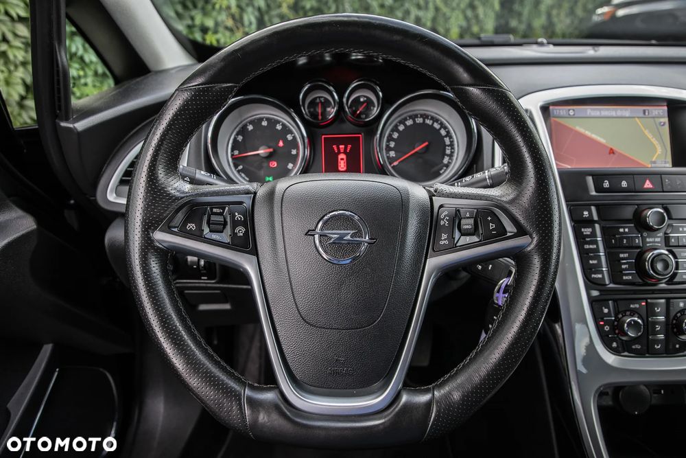 Opel Astra 1.6 Turbo Cosmo - 18