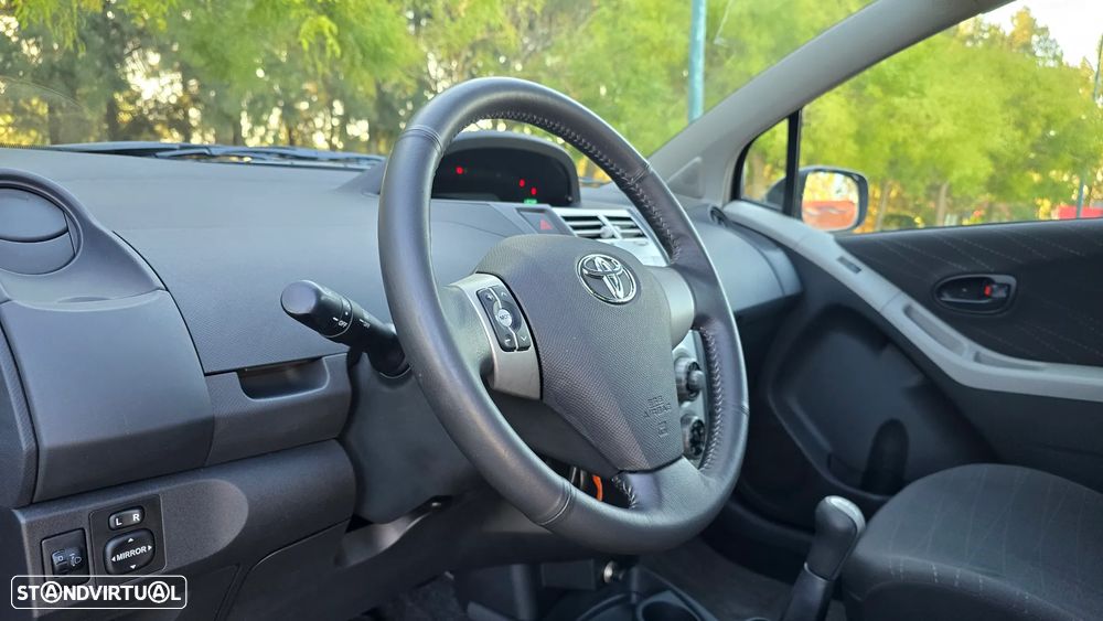 Toyota Yaris 1.0 VVT-i AC Manual - 25
