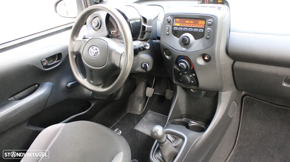 Toyota Aygo x-play - 26