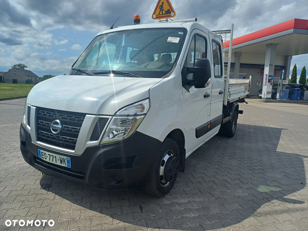 Nissan NV400