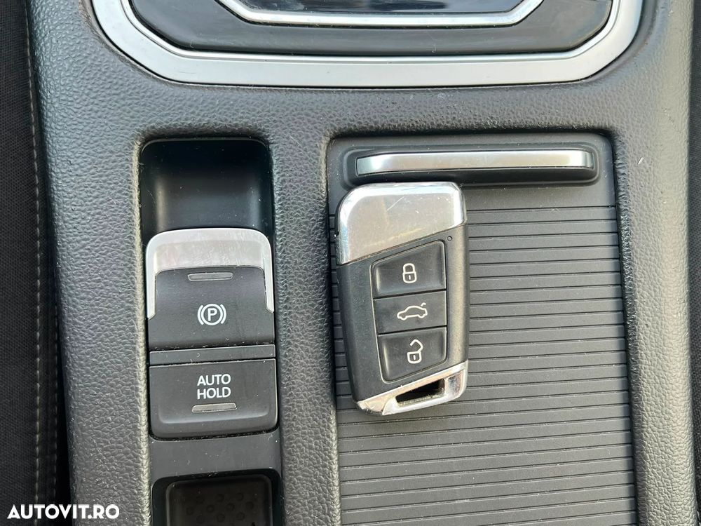 Volkswagen Passat 2.0 TDI DSG Highline - 27