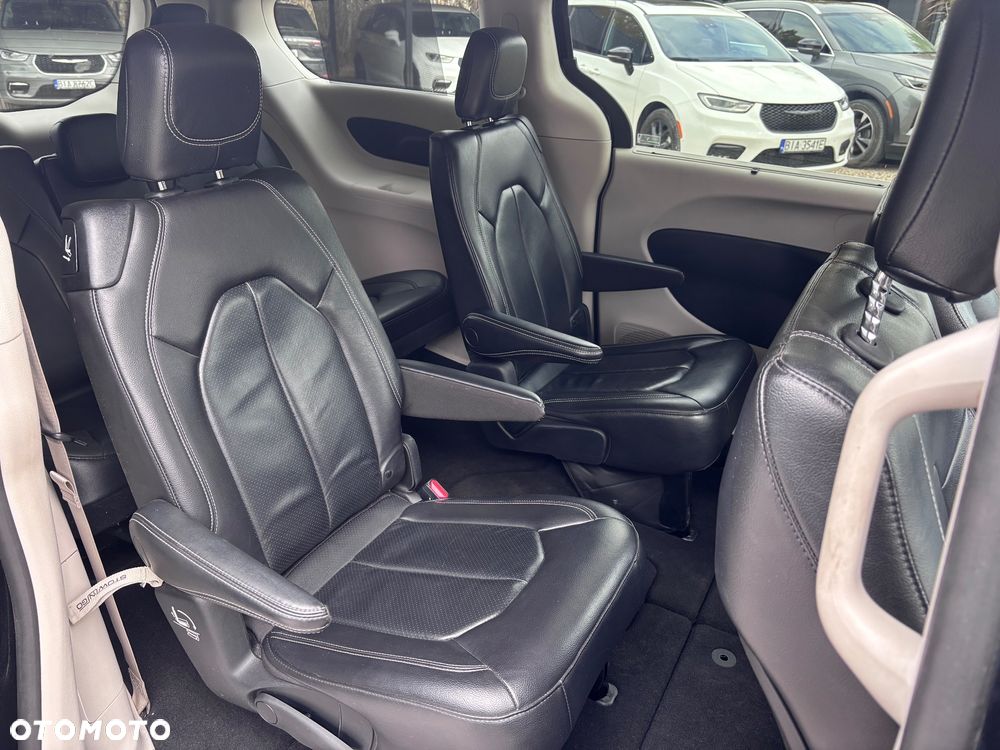 Chrysler Pacifica - 22