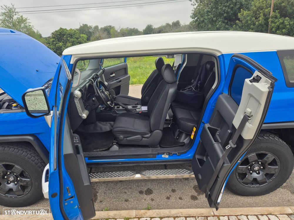 Toyota FJ Cruiser - 5