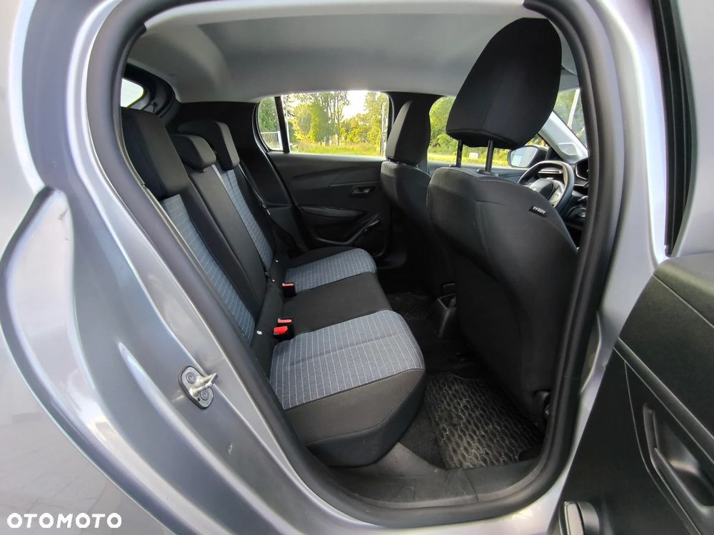 Peugeot 208 - 16