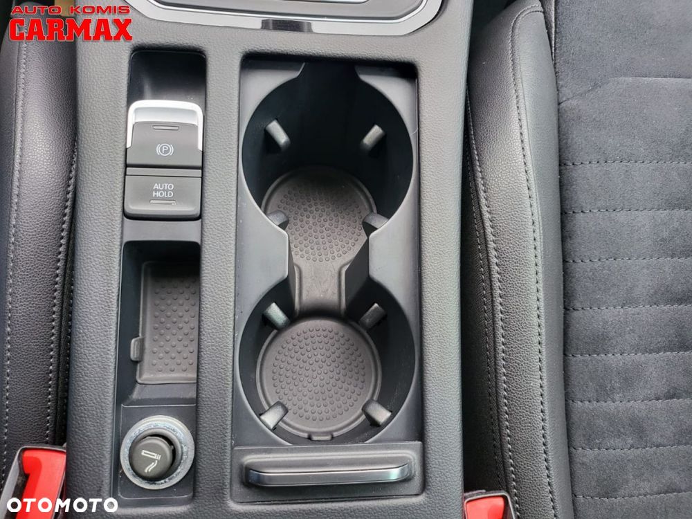 Volkswagen Passat - 25