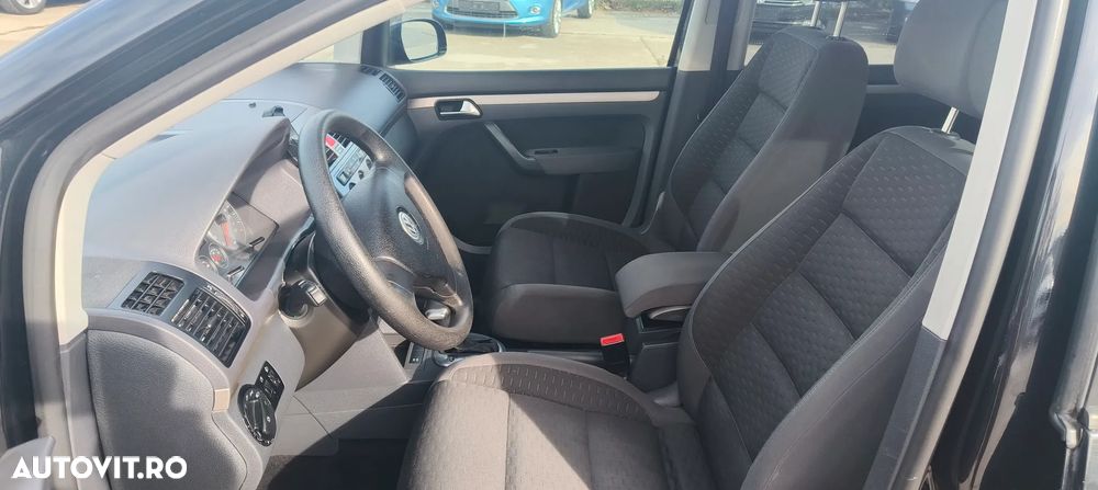 Volkswagen Touran 1.9 TDI DPF DSG Trendline - 11