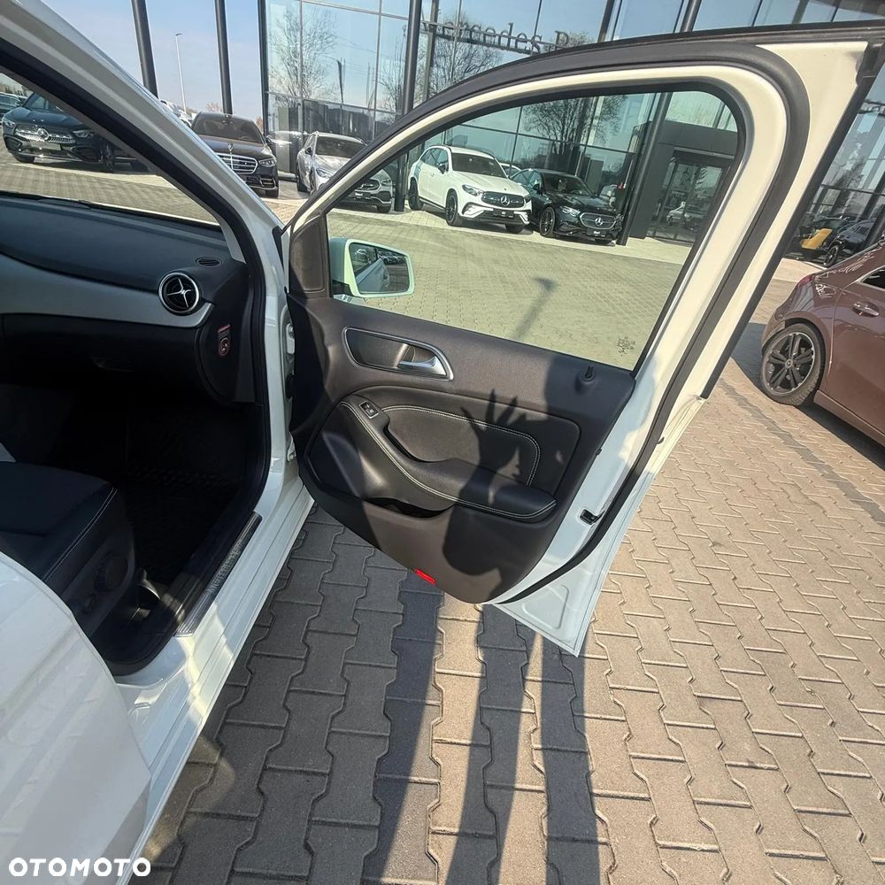 Mercedes-Benz Klasa B 220 4-Matic - 11