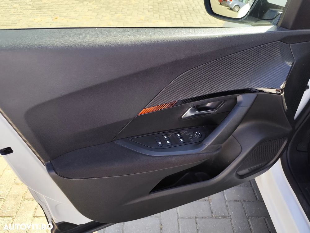 Peugeot 2008 1.2 L PureTech STT Active - 10