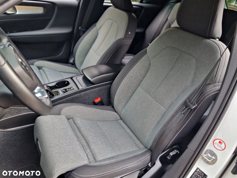 Volvo XC 40 B3 B DKG Essential - 23