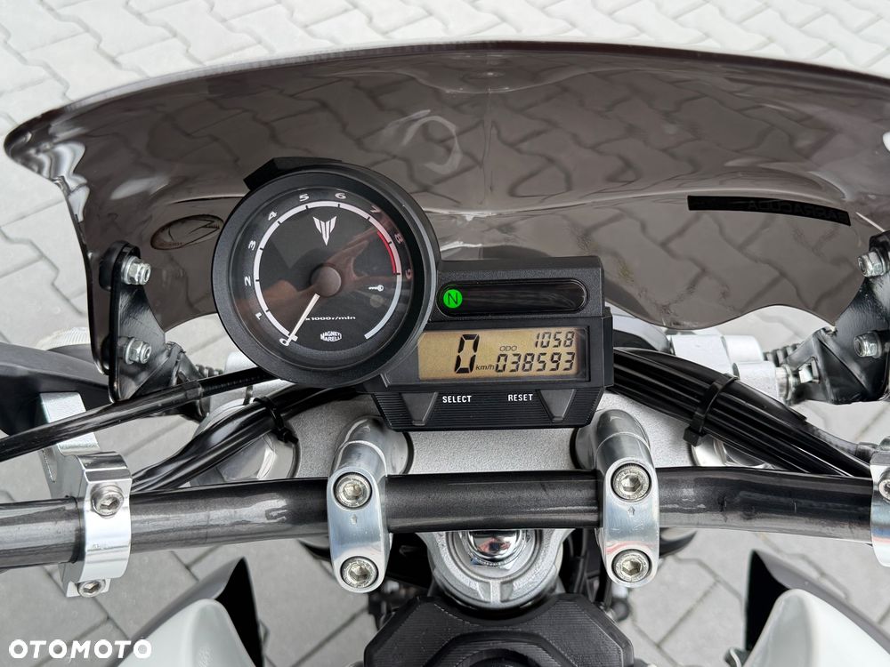 Yamaha MT - 24