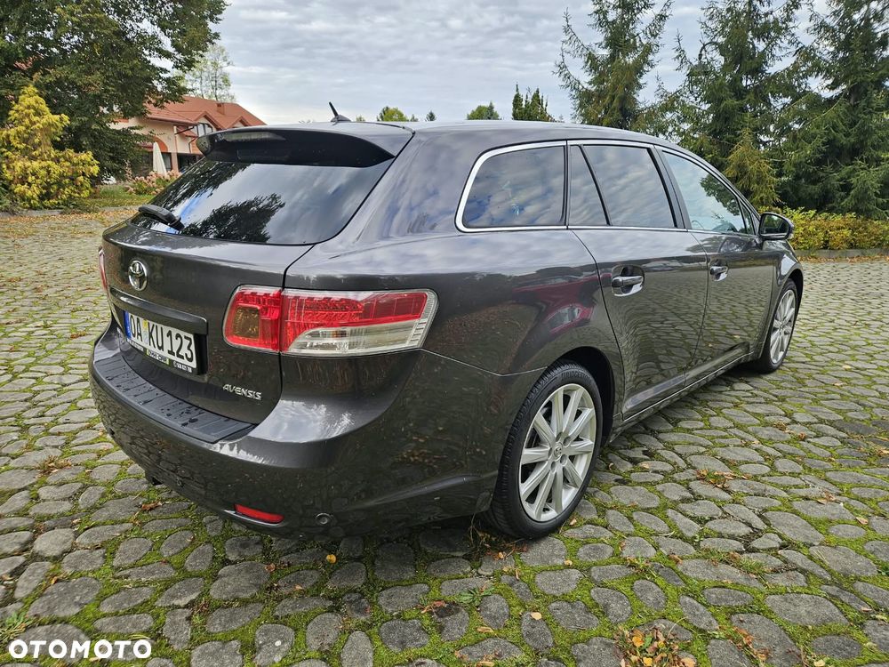 Toyota Avensis 2.0 Executive - 8