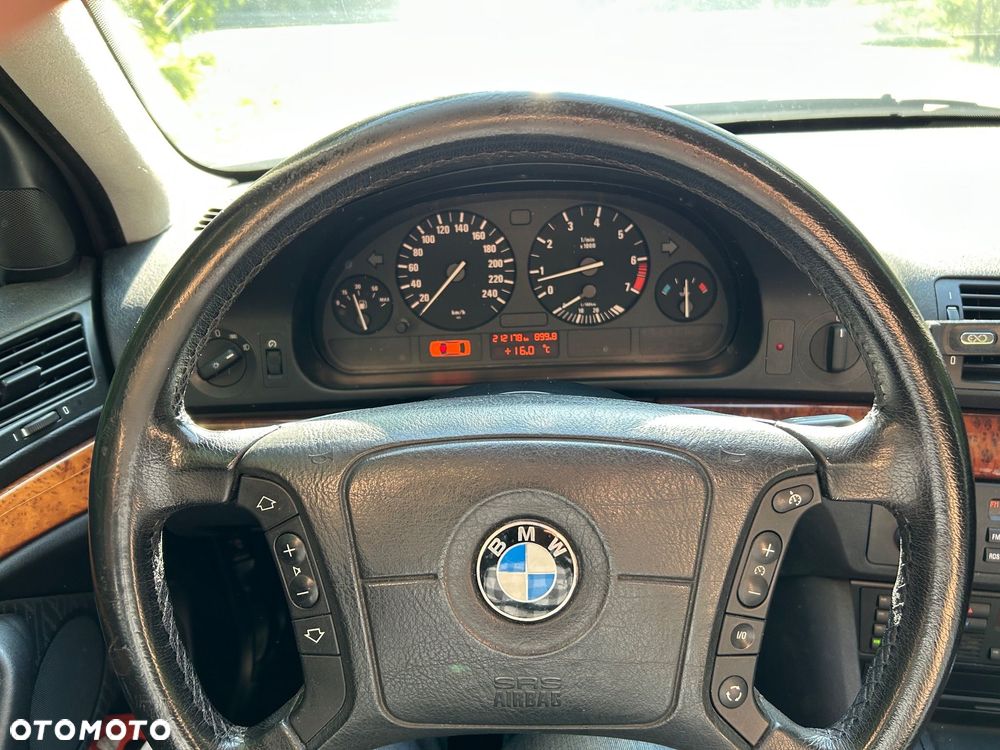 BMW Seria 5 528i - 11