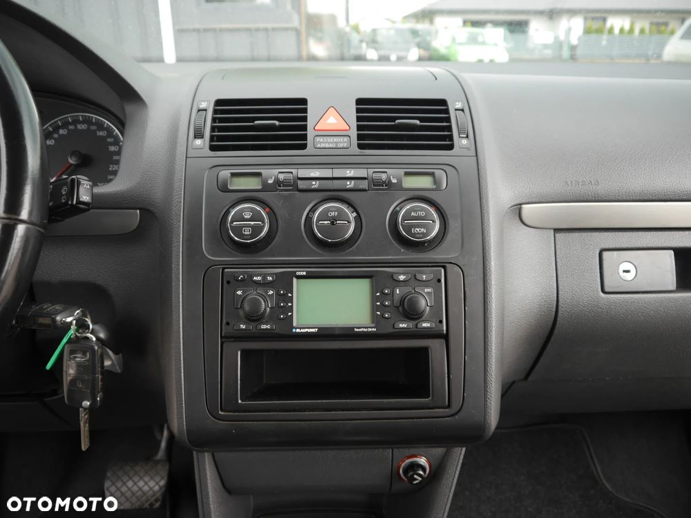 Volkswagen Touran 2.0 TDI DSG Highline - 10