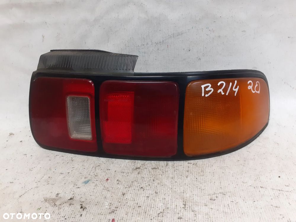 * LAMPA TYLNA PRAWA TYŁ PRAWO TOYOTA CELICA VI - 1
