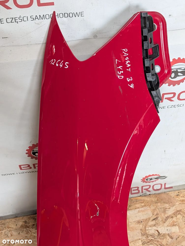 BŁOTNIK PRZEDNI PRAWY VW PASSAT B7 LY3D - 2