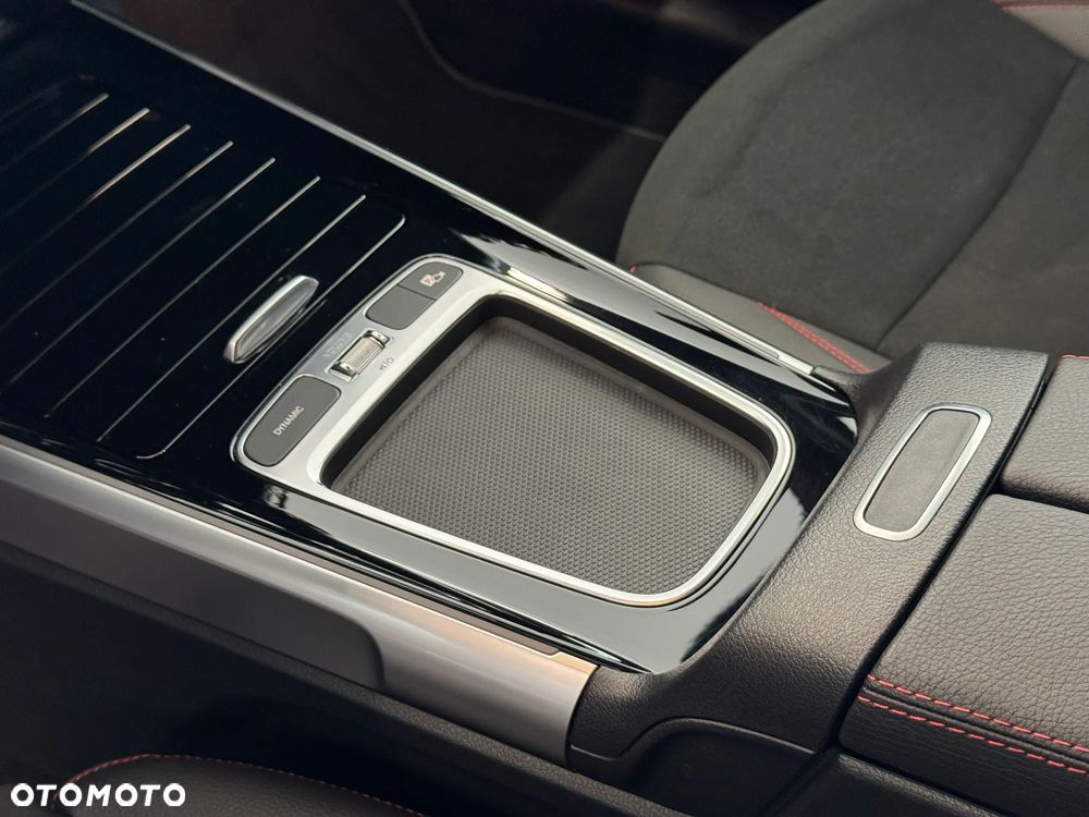 Mercedes-Benz GLB 200 AMG Line 7G-DCT - 23