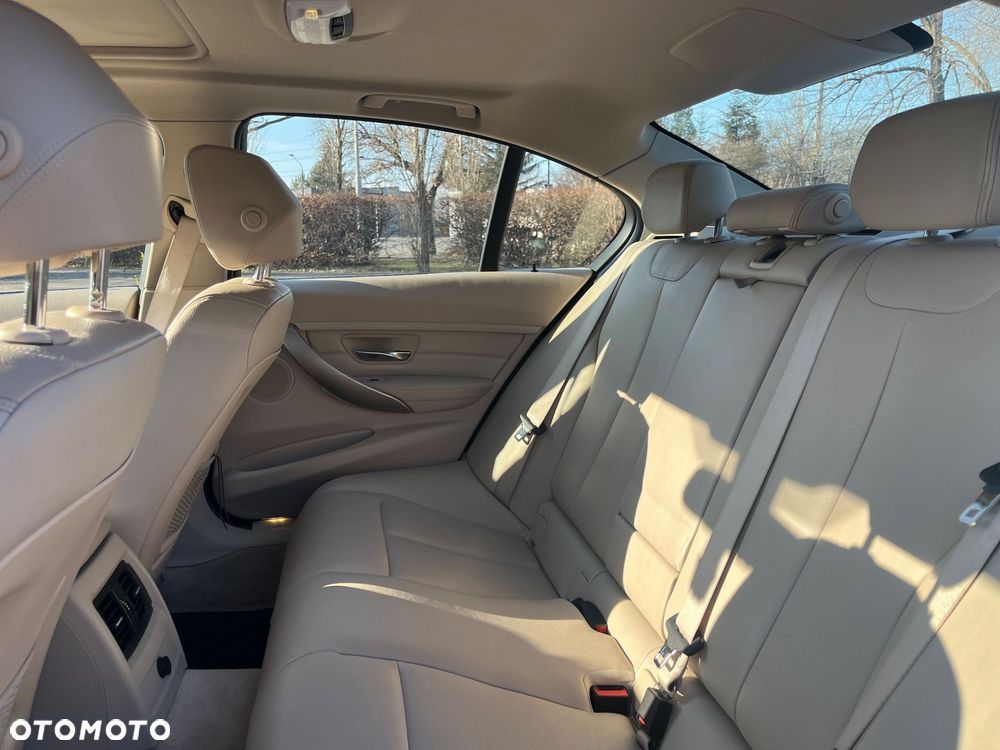 BMW Seria 3 328i - 21