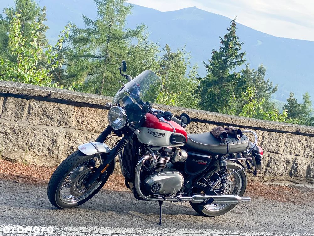 Triumph Bonneville - 8
