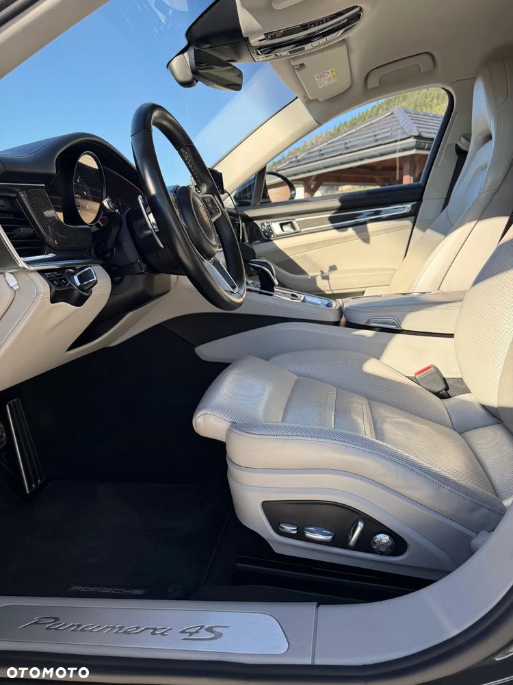 Porsche Panamera 4S - 17