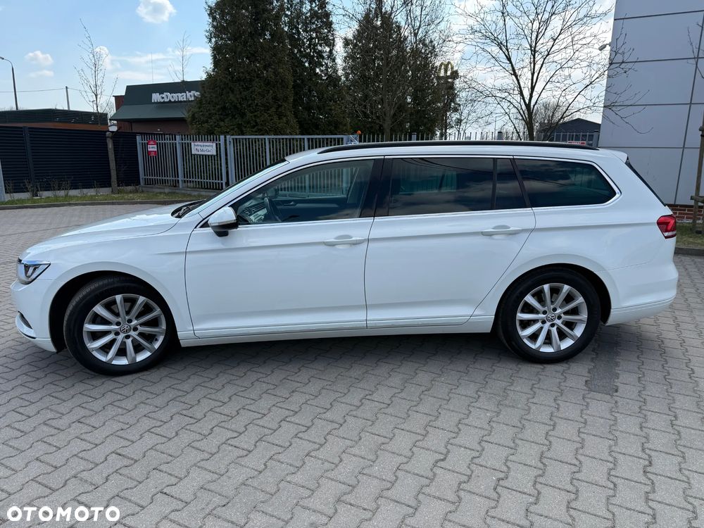 Volkswagen Passat - 1