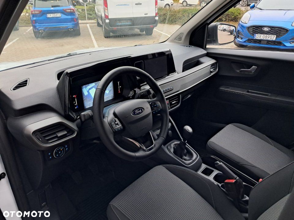 Ford Transit Courier - 13