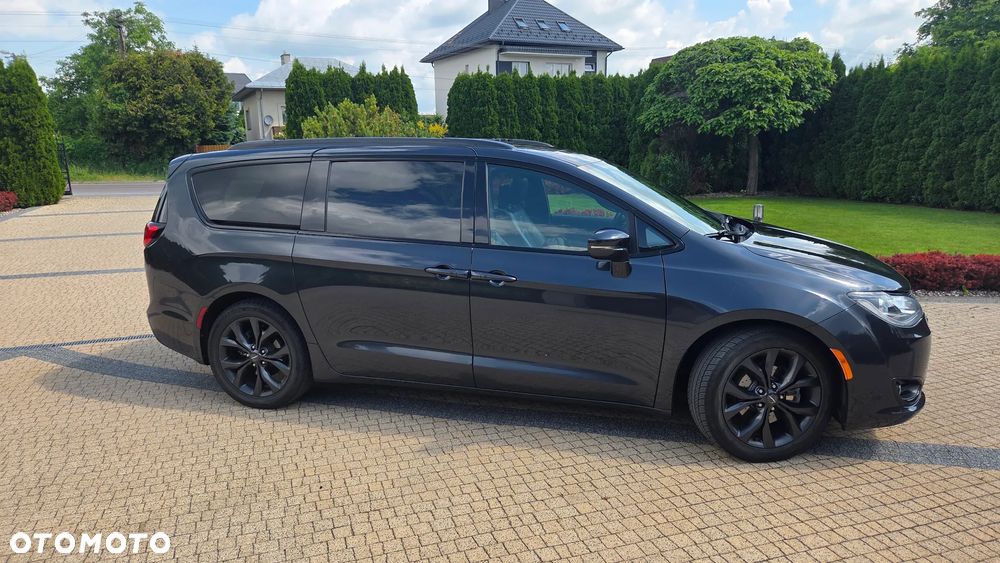 Chrysler Pacifica - 5