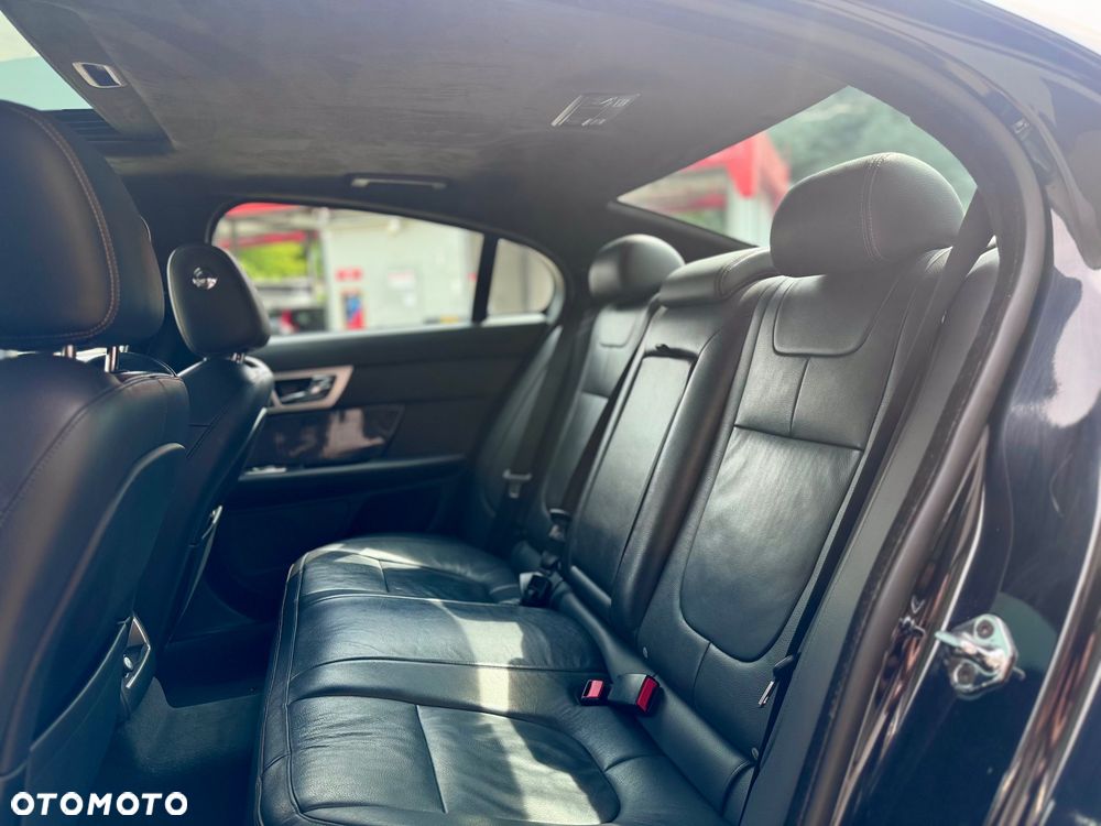 Jaguar XF 2.2 D R-Sport - 18