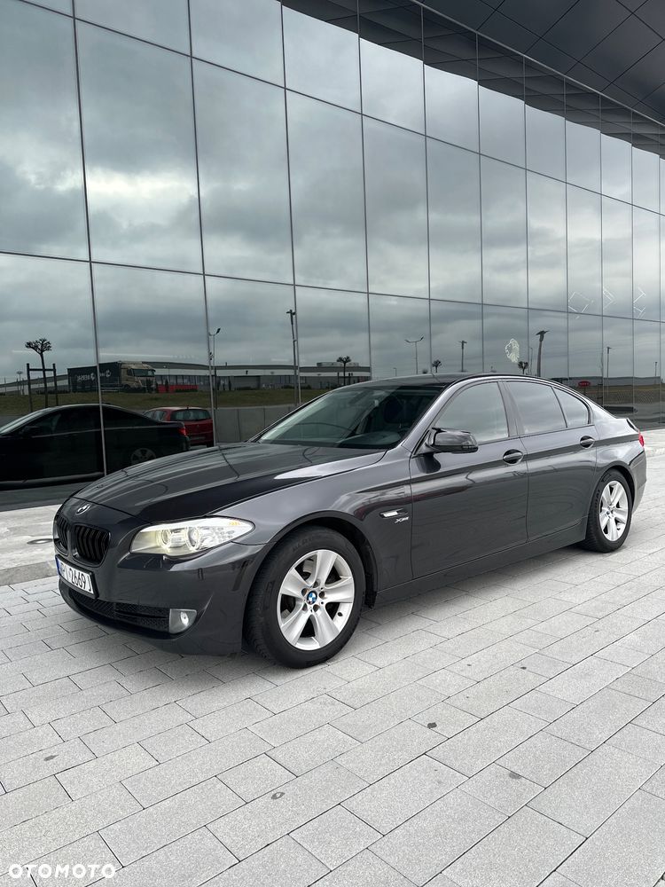 BMW Seria 5 528i xDrive Sport-Aut Luxury Line - 25