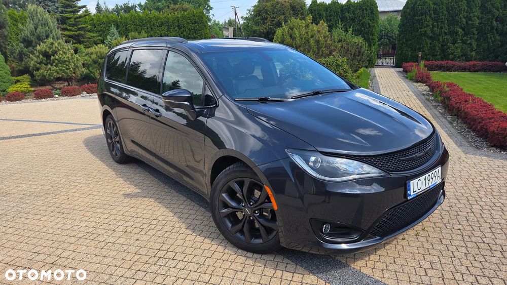 Chrysler Pacifica - 4