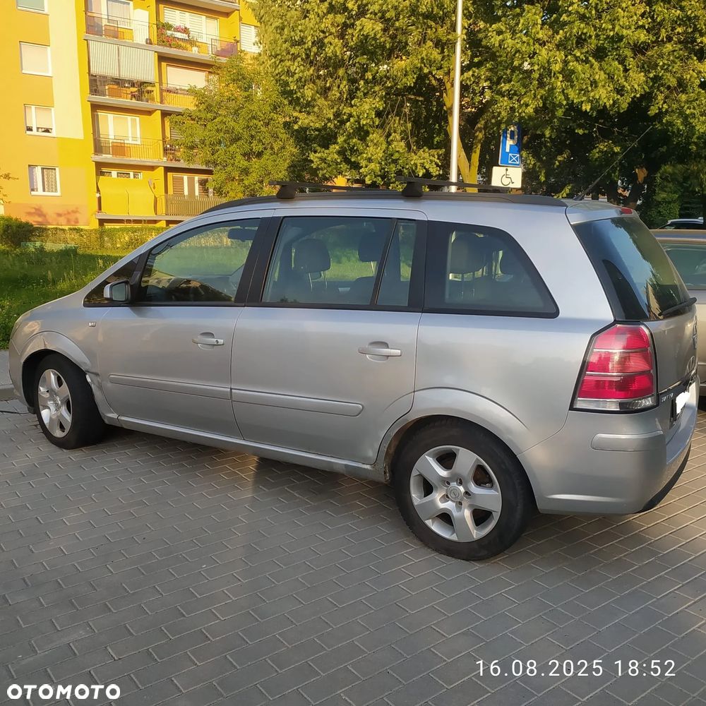 Opel Zafira 1.9 CDTI - 8