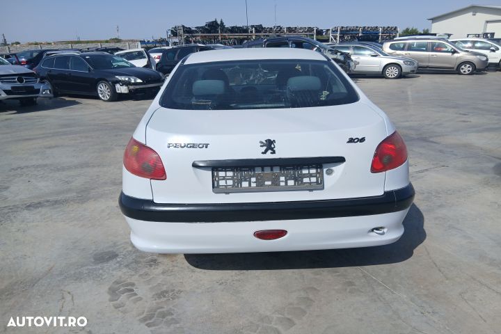 Dezmembrez Peugeot 206 1 [facelift] [2002 - 2009] Sedan TU3A - 3