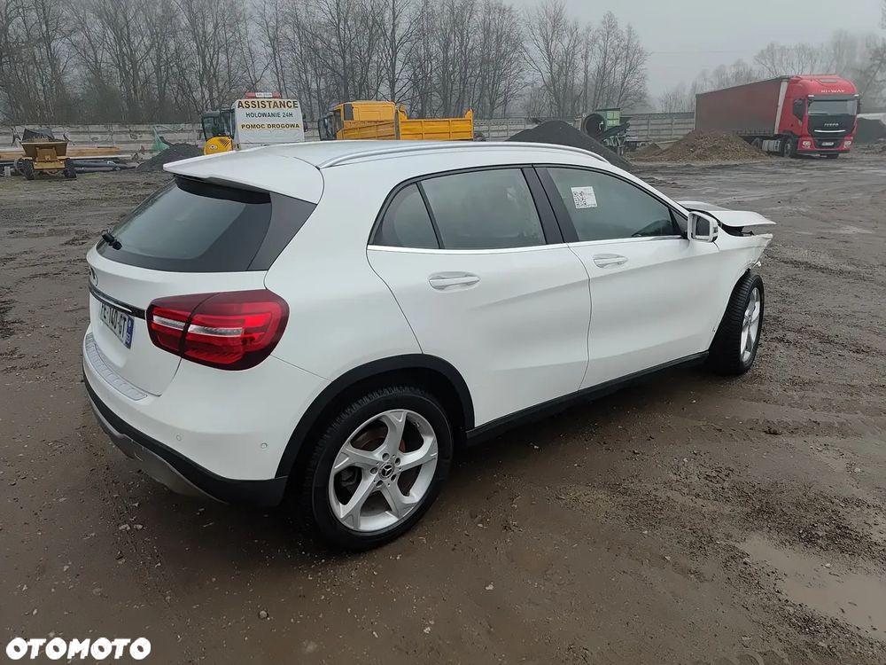 Mercedes-Benz GLA - 14