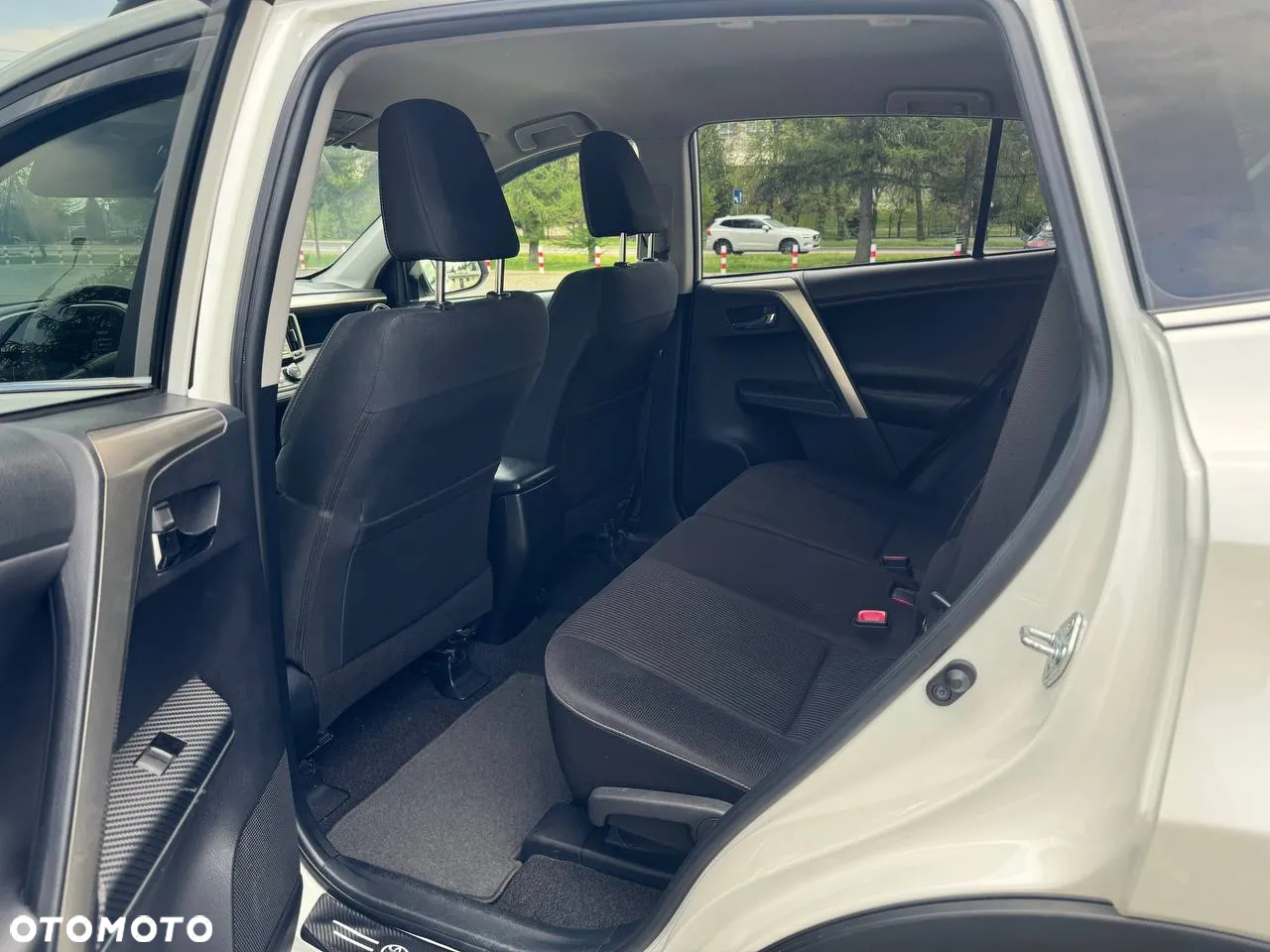 Toyota RAV4 2.2 D-CAT Premium - 11