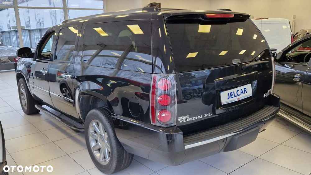 GMC Yukon Denali 6.2 XL - 4