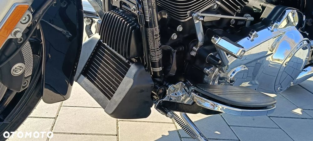 Harley-Davidson Touring Street Glide - 24